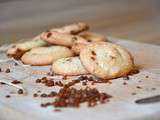 Biscuits croquants à l'amande et aux éclats de salidou { caramel au beurre salé }