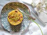 Galettes de polenta aux tomates séchées, oignon rouge et herbes aromatiques