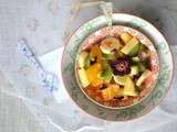 Salade de fruits d'hiver à l'hibiscus et à la rose