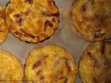 Mini tartelettes,saint-nectaire,oignons,lardons