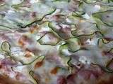 Pizza blanche aux courgettes et fromages