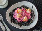 Spaghettis à l’encre de seiche, crème de betterave et Saint-Jacques rôties