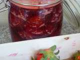 Confiture fraises, citron vert avec une pointe de basilic