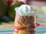 Crumble cardamone mangue fraise et chantilly au curaçao