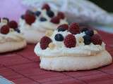 Pavlova aux fruits rouges et chantilly fruit de la passion