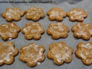 Etoiles aux amandes et à la cannelle (ou aux noix)