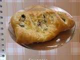 Fougasse Versez les 300ml d’eau dans le bol du Thermomix. Émiettez dessus le cube de levure fraîche et mélangez 45 sec. à 37°c en vitesse 2,5. Avec la chaleur, la levure s’active doucement. c