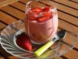 Verrine facon charlotte aux fraises