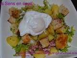 Salade frisée aux lardons, croûtons de pain, pommes de terre & oeuf poché