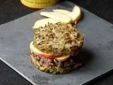 Burger de galettes de pommes de terre, boudin et pomme