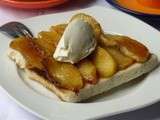 Tartine façon tarte tatin, quenelle de Saint-Môret