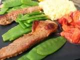 Aiguillettes de canard aux pois gourmands, sauce rhubarbe-cerise