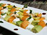 Mosaïque de melon, avocat et mozzarella