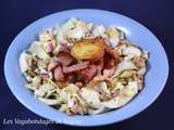 Salade d'endives, pommes de terre sautées, lardons et Morteau