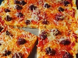 Pizza sans gluten aux bonnes merguez locales