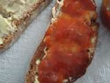 Tartines de confiture maison ( abricots aux Grisettes de Montpellier)