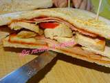 Club sandwich poulet, bacon et tomate