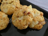 Cookies au cantal, oignons et lardons