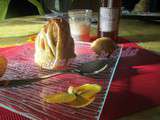 Poire fourrée et panée à la madeleine dans son habit feuilleté