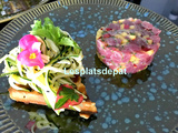 Tartare de thon, gaufre et salade de courgette