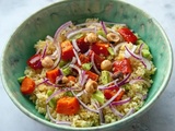 Salade au boulgour, légumes et noisettes