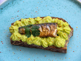 Tartine de sardine fumée et avocat