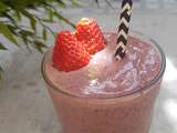 Smoothie banane, fraise, mangue, au yaourt