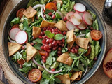 Salade Fattouche : Recette Libanaise Facile et Fraîche