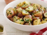 Salade pommes de terre aux herbes : Recette légère et parfumée