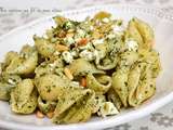 Pâtes conchiglie au pesto de basilic, feta et pignons de pin grillés