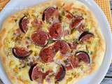 Pizza aux figues, jambon cru, cambozola et pistaches