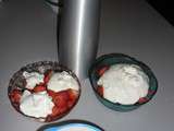 Fraises et chantilly de chocolat blanc