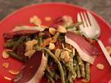 Salade de haricots verts au magret de canard, tomates séchées & amandes effilées