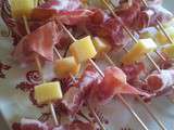 Brochettes de coppa, abricots secs et comte