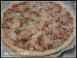 Pizza moitie viande hachee/chorizo et moitie jambon/chorizo