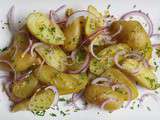 Pommes grenaille en salade

 
Voilà une petite recette estivale