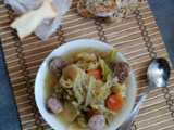 Soupe au chou vert frisé et aux saucisses