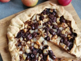 Tarte rustique pommes, poires et chocolat