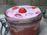 Verrine aux fraises gariguettes, à la farine de souchet et au délice de chanvre sans gluten et sans lactose