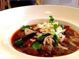 Bouillon de boeuf au piment, tortillas et fromage