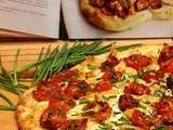 Pizza au poulet et aux tomates confites