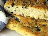 Focaccia aux olives, romarin et origan