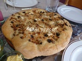 Focaccia chèvre-oignon-olives noires