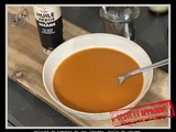 Velouté de tomates, légumes et huile de sésame