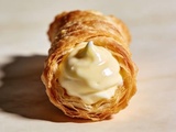 Cannoli feuilleté à la vanille qui impressionne tout le monde (sans y passer des heures)