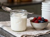 Faire des yaourts maison : recettes faciles avec et sans yaourtière