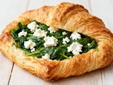 Feuilleté aux épinards et au fromage de chèvre : recette croustillante et savoureuse