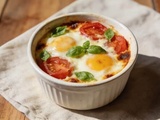 Œufs cocotte tomate-fromage : la recette sauve-soirée quand l’inspiration est à zéro