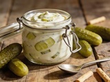 Sauce aux cornichons qui affole les apéros : crémeuse, piquante et addictive