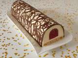 Bûche framboise amande en dentelles de chocolat